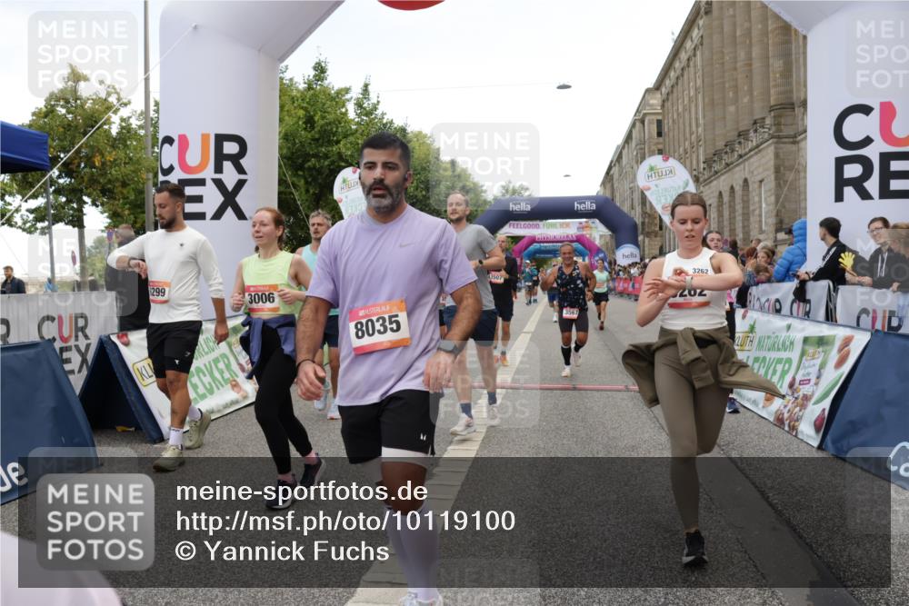 06.09.2026 - CURREX Alsterlauf Yannick Fuchs http://msf.ph/oto/10119100 06.09.2026 10:00:15 Ziel 2940, 3006, 3262, 3364, 3506, 3507, 3567, 3574, 3897, 4136, 4407, 5222, 5472, 5622, 5738, 5741, 6028, 6112, 6241, 6299, 8002, 8035, 8212 meine-sportfotos.de
