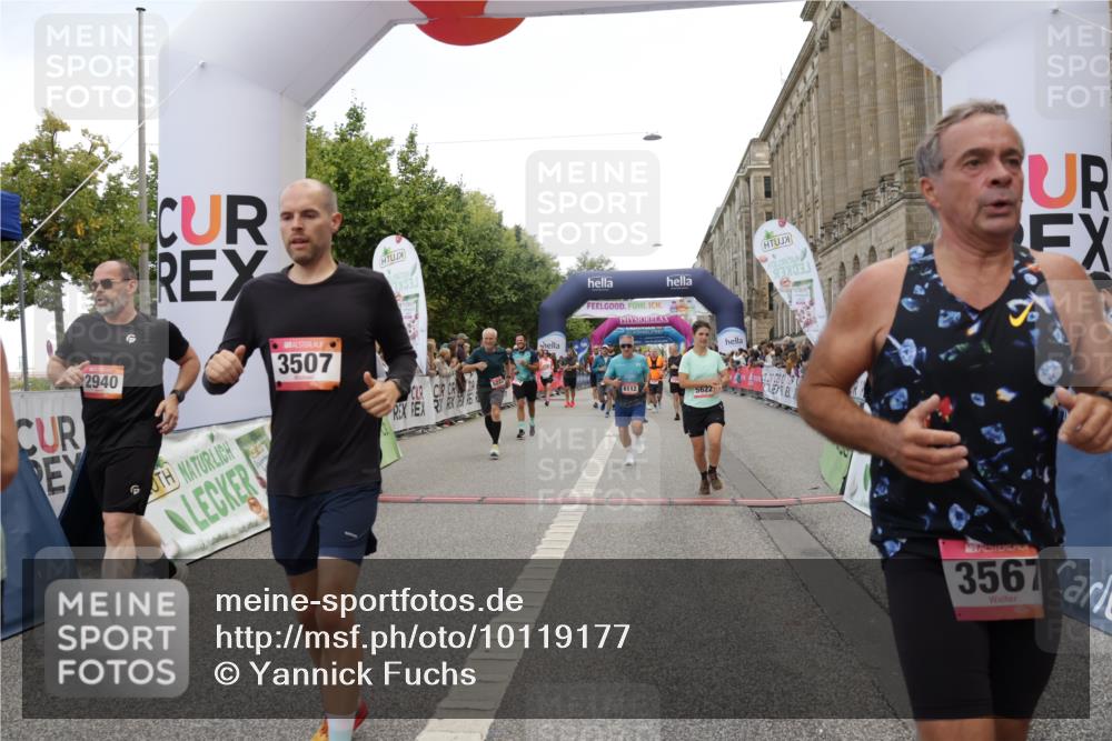 06.09.2026 - CURREX Alsterlauf Yannick Fuchs http://msf.ph/oto/10119177 06.09.2026 10:00:17 Ziel 2273, 2274, 2940, 3006, 3262, 3506, 3507, 3567, 3574, 3897, 4296, 4407, 5222, 5622, 5741, 6028, 6112, 6241, 6299, 6457, 8035, 8212 meine-sportfotos.de