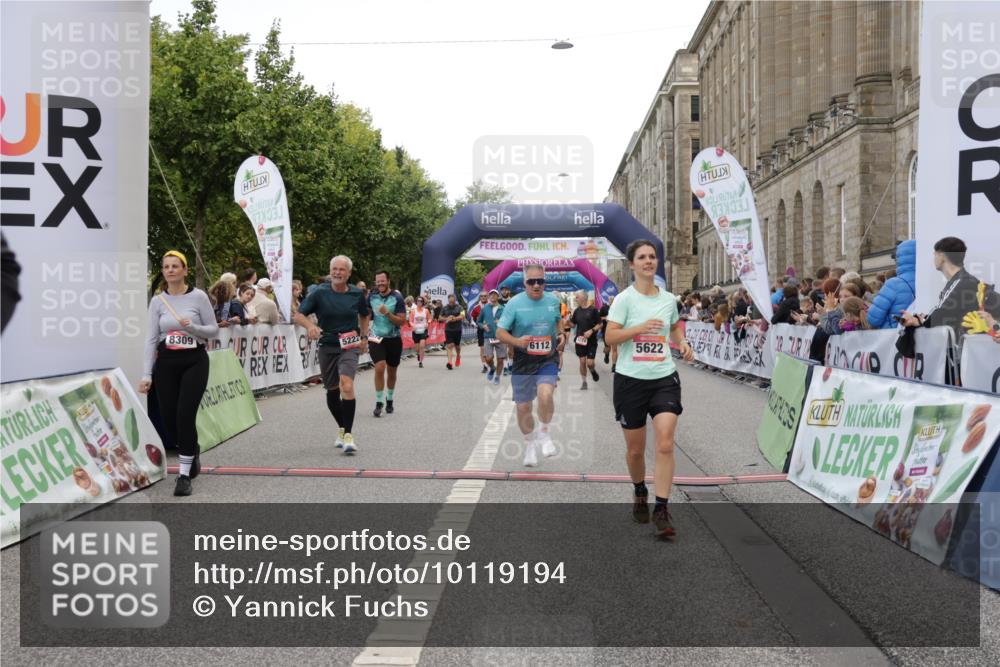 06.09.2026 - CURREX Alsterlauf Yannick Fuchs http://msf.ph/oto/10119194 06.09.2026 10:00:18 Ziel 2273, 2274, 2505, 2940, 3006, 3262, 3506, 3507, 3567, 3574, 3897, 4296, 4407, 5222, 5622, 6028, 6112, 6241, 6258, 6299, 6457, 8035, 8212 meine-sportfotos.de
