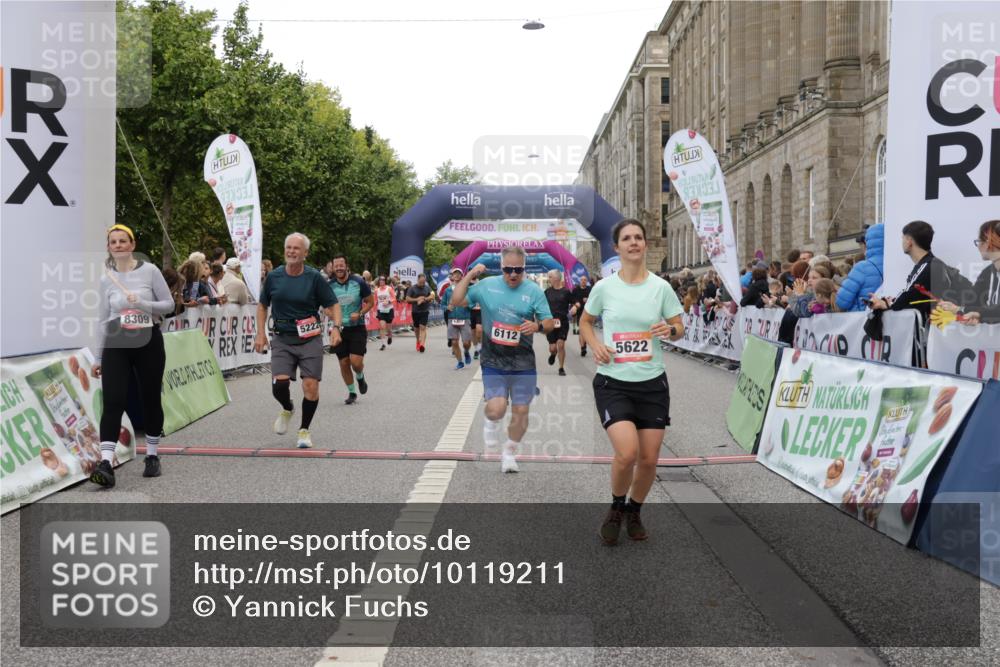 06.09.2026 - CURREX Alsterlauf Yannick Fuchs http://msf.ph/oto/10119211 06.09.2026 10:00:18 Ziel 2273, 2274, 2505, 2940, 3006, 3262, 3506, 3507, 3567, 3574, 3897, 4296, 4407, 5222, 5622, 6028, 6112, 6241, 6258, 6299, 6457, 8035, 8212 meine-sportfotos.de