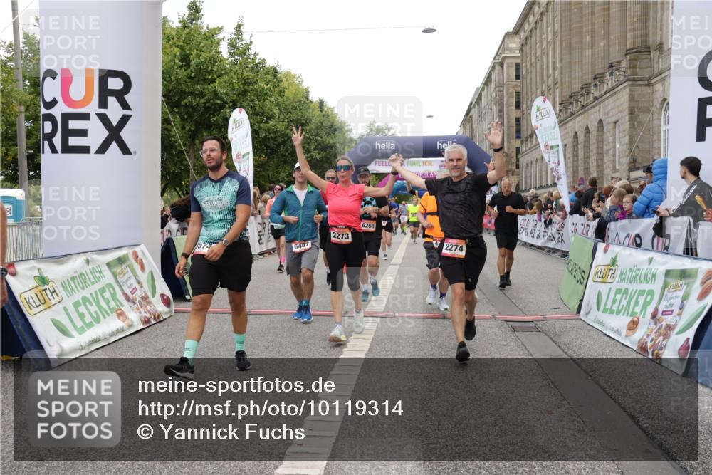 06.09.2026 - CURREX Alsterlauf Yannick Fuchs http://msf.ph/oto/10119314 06.09.2026 10:00:22 Ziel 2089, 2273, 2274, 2505, 2856, 2940, 3506, 3507, 3567, 3574, 3897, 4296, 4524, 4578, 5005, 5222, 5536, 5622, 6112, 6241, 6258, 6291, 6457, 8212 meine-sportfotos.de