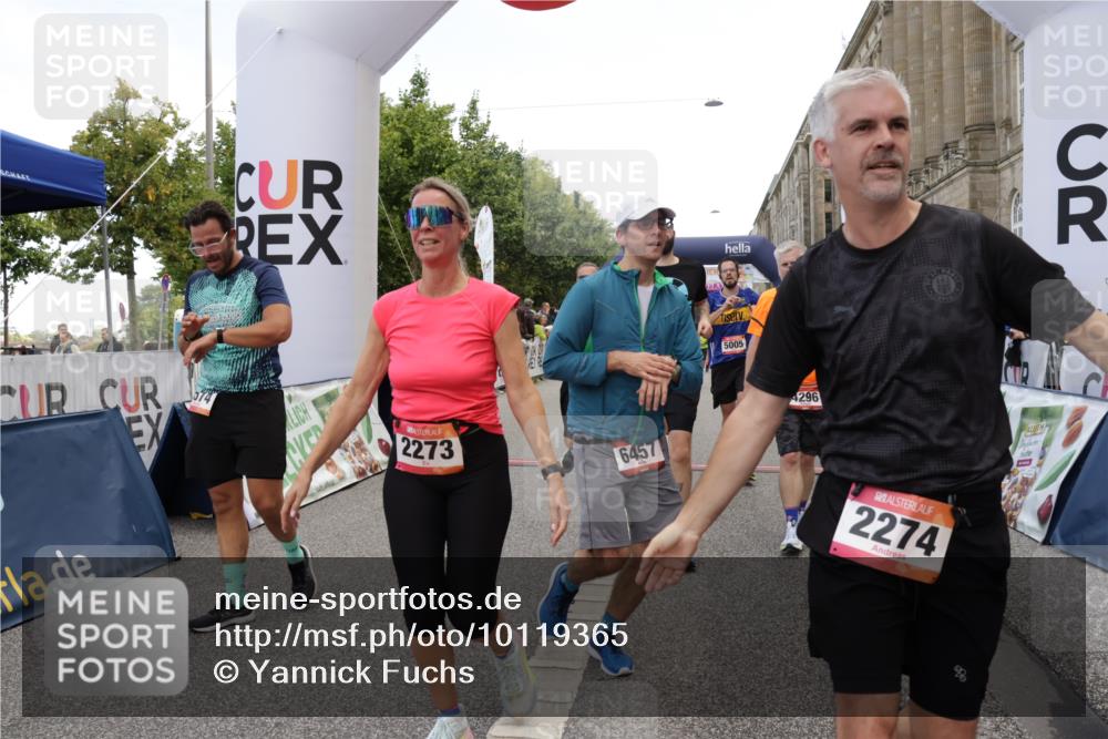06.09.2026 - CURREX Alsterlauf Yannick Fuchs http://msf.ph/oto/10119365 06.09.2026 10:00:24 Ziel 2089, 2257, 2273, 2274, 2505, 2671, 2856, 3574, 4296, 4524, 4578, 5005, 5222, 5536, 5622, 6112, 6258, 6291, 6457, 8008 meine-sportfotos.de