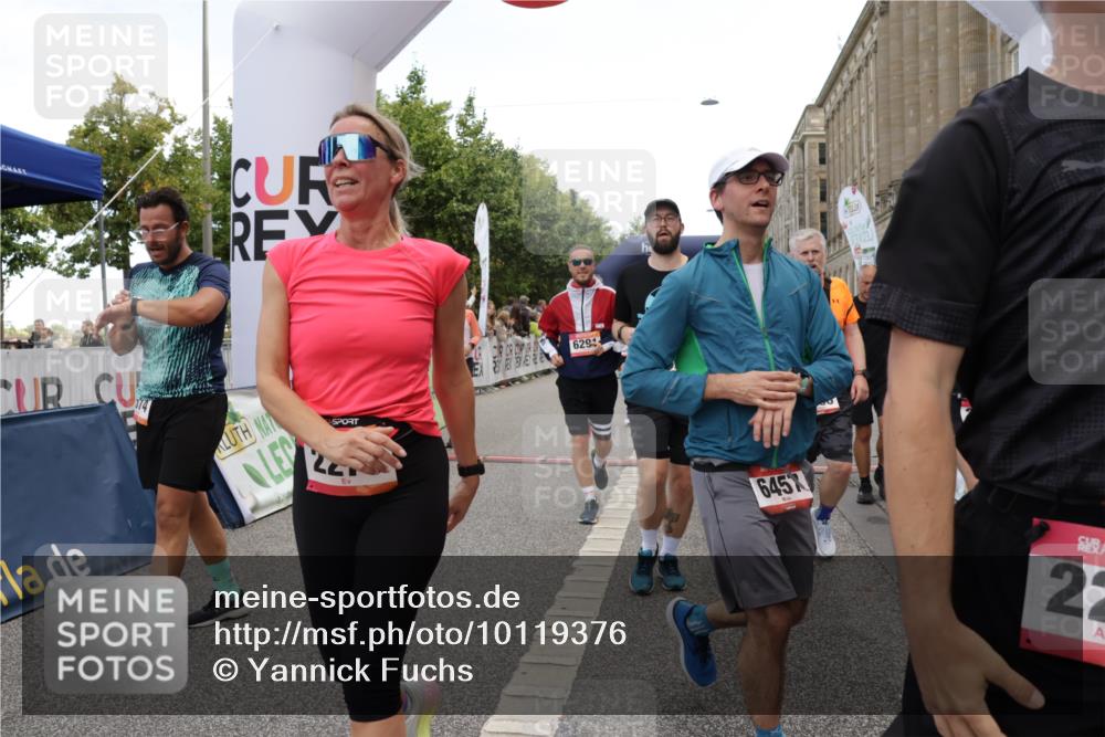 06.09.2026 - CURREX Alsterlauf Yannick Fuchs http://msf.ph/oto/10119376 06.09.2026 10:00:24 Ziel 2089, 2257, 2273, 2274, 2505, 2671, 2856, 3574, 4296, 4524, 4578, 5005, 5222, 5536, 5622, 6112, 6258, 6291, 6457, 8008 meine-sportfotos.de