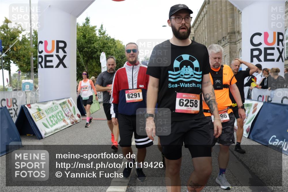 06.09.2026 - CURREX Alsterlauf Yannick Fuchs http://msf.ph/oto/10119426 06.09.2026 10:00:26 Ziel 2089, 2257, 2273, 2274, 2505, 2671, 2856, 3574, 4296, 4461, 4468, 4524, 4578, 5005, 5222, 5536, 6112, 6258, 6291, 6457, 8008, 8318 meine-sportfotos.de