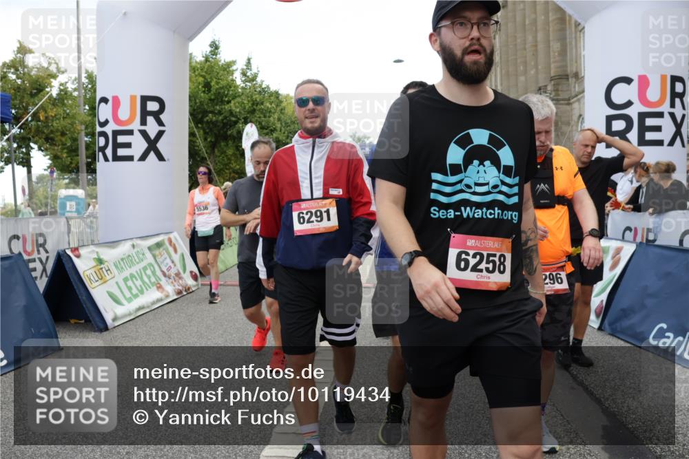 06.09.2026 - CURREX Alsterlauf Yannick Fuchs http://msf.ph/oto/10119434 06.09.2026 10:00:26 Ziel 2089, 2257, 2273, 2274, 2505, 2671, 2856, 3574, 4296, 4461, 4468, 4524, 4578, 5005, 5222, 5536, 6112, 6258, 6291, 6457, 8008, 8318 meine-sportfotos.de