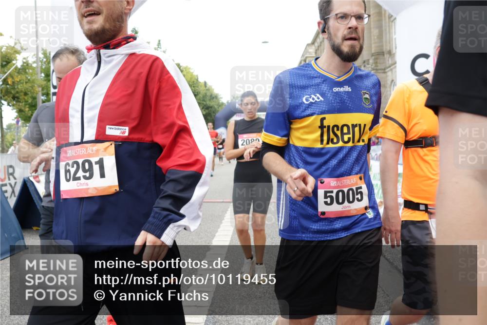 06.09.2026 - CURREX Alsterlauf Yannick Fuchs http://msf.ph/oto/10119455 06.09.2026 10:00:27 Ziel 2089, 2257, 2273, 2274, 2505, 2671, 2721, 2856, 3574, 4296, 4461, 4468, 4524, 4578, 5005, 5536, 6258, 6291, 6457, 8008, 8318 meine-sportfotos.de