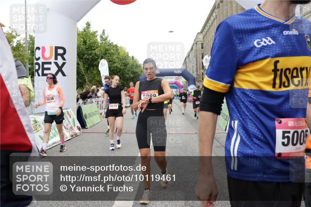 06.09.2026 - CURREX Alsterlauf Yannick Fuchs http://msf.ph/oto/10119461 06.09.2026 10:00:27 Ziel 2089, 2257, 2273, 2274, 2505, 2671, 2721, 2856, 3574, 4296, 4461, 4468, 4524, 4578, 5005, 5536, 6258, 6291, 6457, 8008, 8318 meine-sportfotos.de