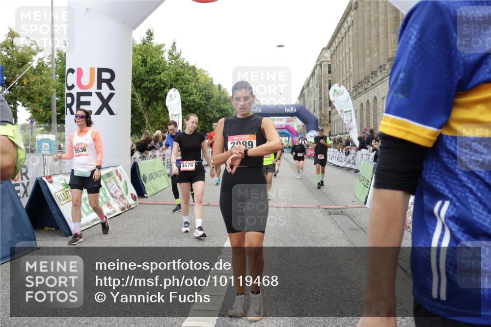 06.09.2026 - CURREX Alsterlauf Yannick Fuchs http://msf.ph/oto/10119468 06.09.2026 10:00:27 Ziel 2089, 2257, 2273, 2274, 2505, 2671, 2721, 2856, 3574, 4296, 4461, 4468, 4524, 4578, 5005, 5536, 6258, 6291, 6457, 8008, 8318 meine-sportfotos.de