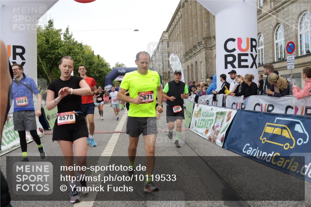 06.09.2026 - CURREX Alsterlauf Yannick Fuchs http://msf.ph/oto/10119533 06.09.2026 10:00:29 Ziel 2089, 2124, 2257, 2273, 2274, 2505, 2545, 2671, 2721, 2856, 4296, 4461, 4468, 4524, 4578, 5005, 5536, 6180, 6258, 6291, 6436, 6457, 8008, 8063, 8318 meine-sportfotos.de