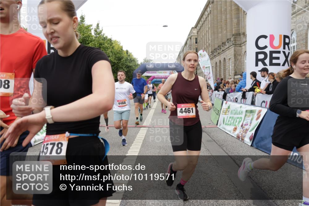 06.09.2026 - CURREX Alsterlauf Yannick Fuchs http://msf.ph/oto/10119571 06.09.2026 10:00:31 Ziel 2089, 2124, 2257, 2545, 2671, 2721, 2856, 3848, 4461, 4468, 4524, 4577, 4578, 4900, 5005, 5467, 5536, 5567, 5832, 6180, 6291, 6436, 8008, 8063, 8318 meine-sportfotos.de