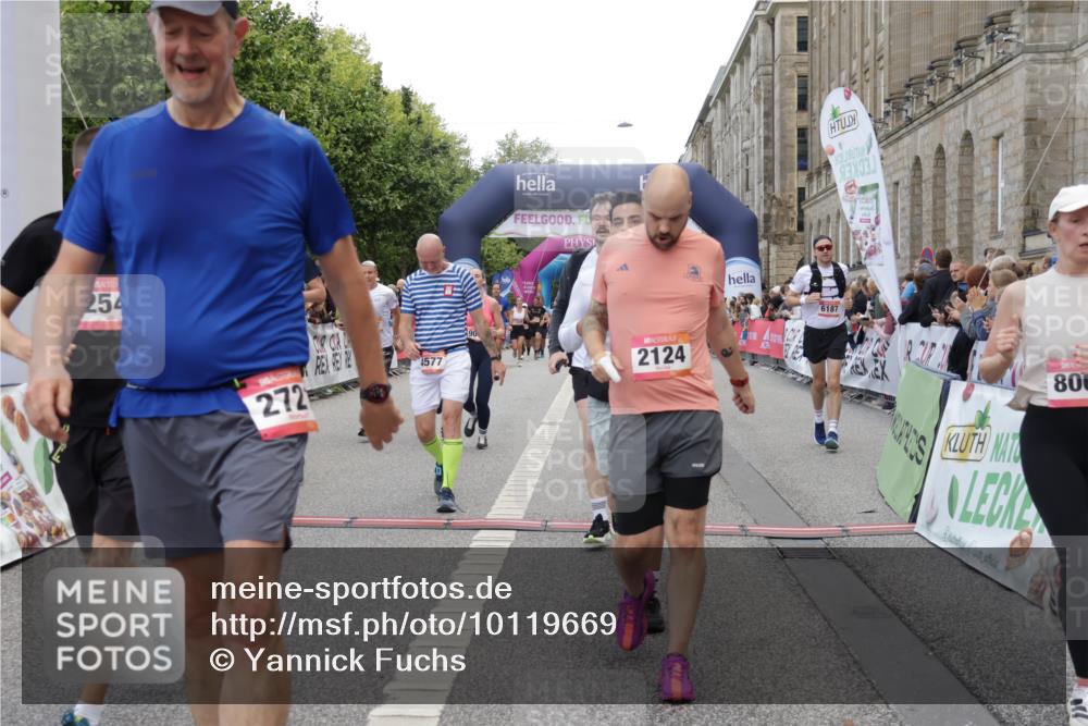 06.09.2026 - CURREX Alsterlauf Yannick Fuchs http://msf.ph/oto/10119669 06.09.2026 10:00:34 Ziel 2124, 2257, 2545, 2671, 2721, 3848, 4461, 4468, 4524, 4577, 4900, 5467, 5567, 5832, 5833, 6180, 6187, 6436, 8008, 8063, 8318 meine-sportfotos.de