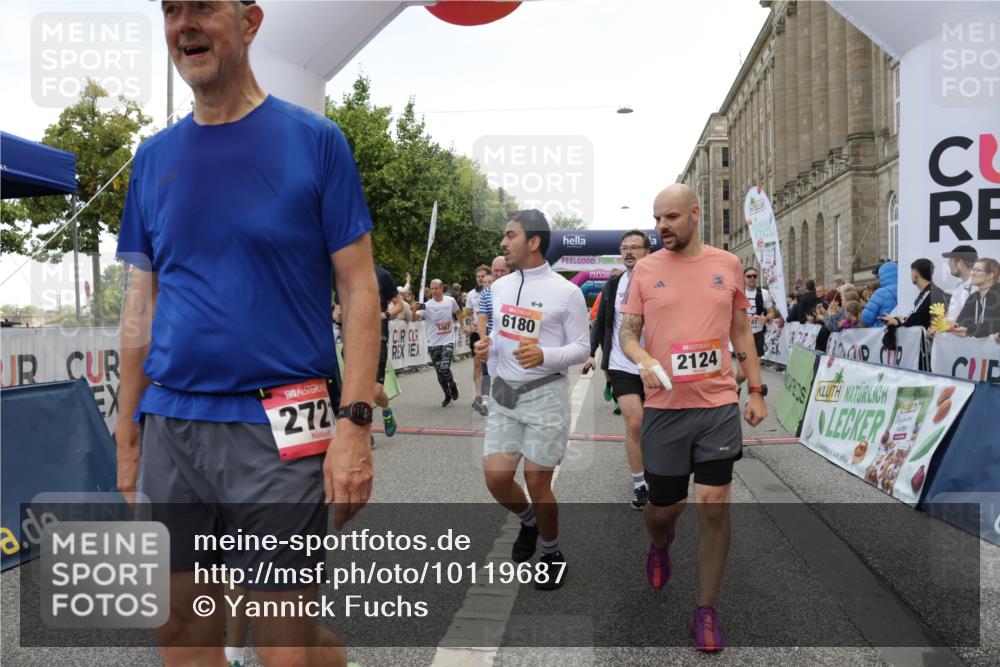 06.09.2026 - CURREX Alsterlauf Yannick Fuchs http://msf.ph/oto/10119687 06.09.2026 10:00:35 Ziel 2124, 2257, 2545, 2671, 2721, 3848, 4461, 4468, 4577, 4900, 5467, 5567, 5832, 5833, 6180, 6187, 6436, 8008, 8063, 8318 meine-sportfotos.de