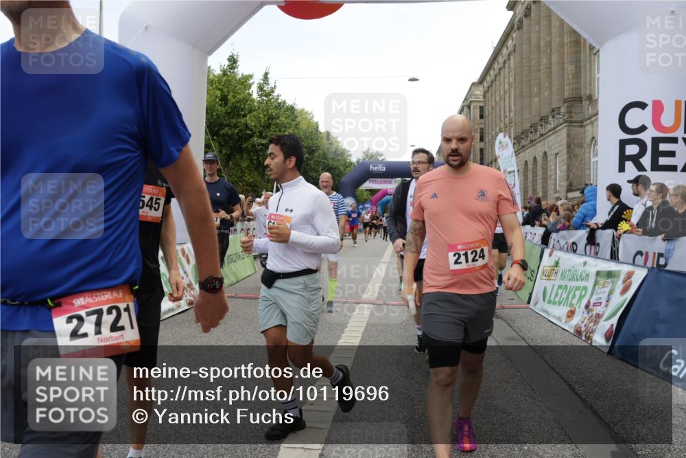 06.09.2026 - CURREX Alsterlauf Yannick Fuchs http://msf.ph/oto/10119696 06.09.2026 10:00:36 Ziel 2124, 2257, 2545, 2721, 3837, 3848, 4461, 4468, 4577, 4900, 5467, 5567, 5832, 5833, 6180, 6187, 6436, 8008, 8063, 8318 meine-sportfotos.de