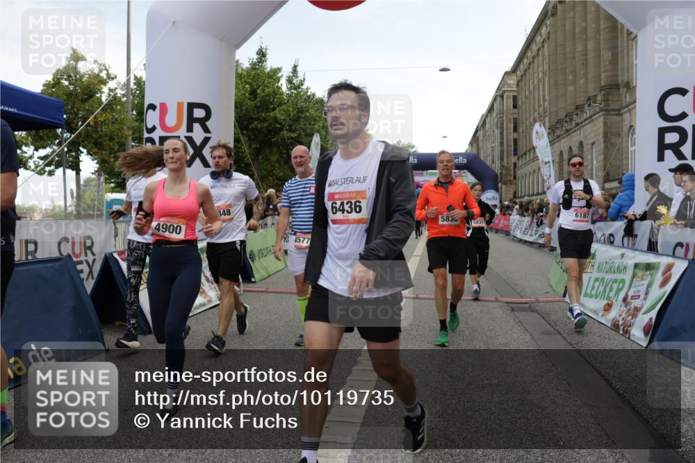 06.09.2026 - CURREX Alsterlauf Yannick Fuchs http://msf.ph/oto/10119735 06.09.2026 10:00:37 Ziel 2124, 2545, 2721, 3837, 3848, 3979, 4461, 4468, 4577, 4900, 5467, 5567, 5832, 5833, 6180, 6187, 6436, 8063, 8318 meine-sportfotos.de
