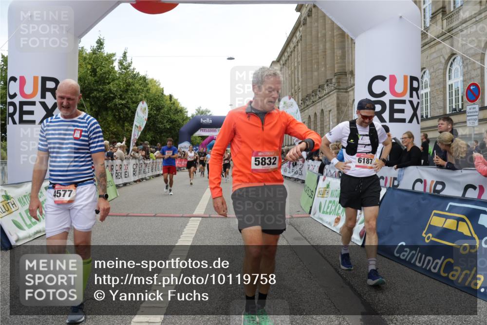 06.09.2026 - CURREX Alsterlauf Yannick Fuchs http://msf.ph/oto/10119758 06.09.2026 10:00:39 Ziel 2124, 2531, 2545, 2721, 3604, 3820, 3837, 3848, 3979, 4084, 4577, 4900, 5108, 5467, 5567, 5832, 5833, 6106, 6180, 6187, 6436, 8063, 8140 meine-sportfotos.de