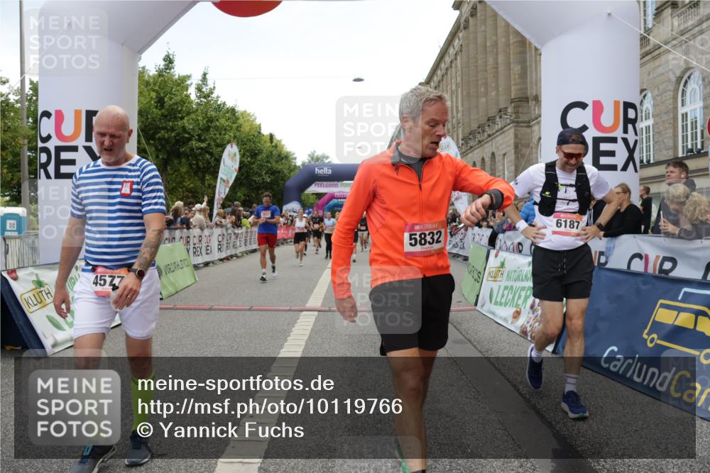 06.09.2026 - CURREX Alsterlauf Yannick Fuchs http://msf.ph/oto/10119766 06.09.2026 10:00:39 Ziel 2124, 2531, 2545, 2721, 3604, 3820, 3837, 3848, 3979, 4084, 4577, 4900, 5108, 5467, 5567, 5832, 5833, 6106, 6180, 6187, 6436, 8063, 8140 meine-sportfotos.de