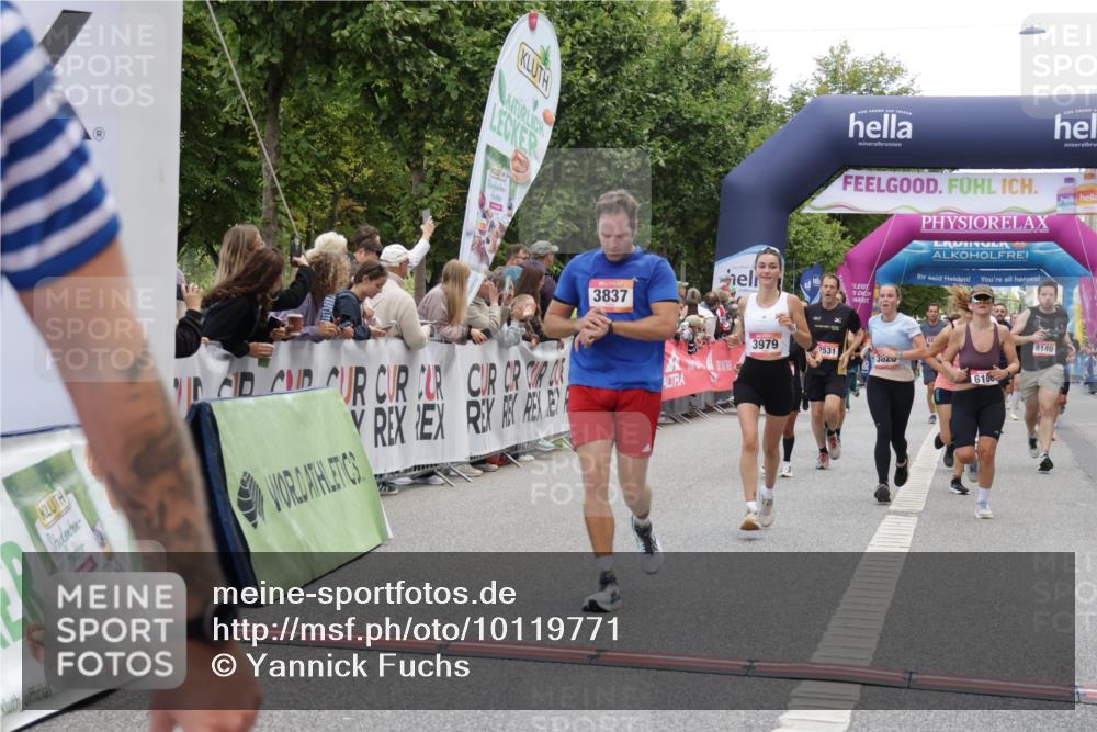 06.09.2026 - CURREX Alsterlauf Yannick Fuchs http://msf.ph/oto/10119771 06.09.2026 10:00:40 Ziel 2124, 2531, 2545, 3604, 3820, 3837, 3848, 3979, 4084, 4577, 4900, 5108, 5467, 5567, 5832, 5833, 6106, 6180, 6187, 6257, 6436, 8063, 8068, 8140 meine-sportfotos.de