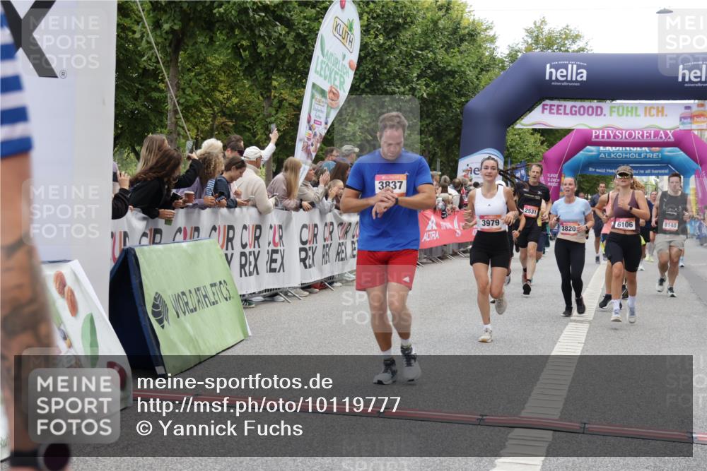 06.09.2026 - CURREX Alsterlauf Yannick Fuchs http://msf.ph/oto/10119777 06.09.2026 10:00:40 Ziel 2124, 2531, 2545, 3604, 3820, 3837, 3848, 3979, 4084, 4577, 4900, 5108, 5467, 5567, 5832, 5833, 6106, 6180, 6187, 6257, 6436, 8063, 8068, 8140 meine-sportfotos.de