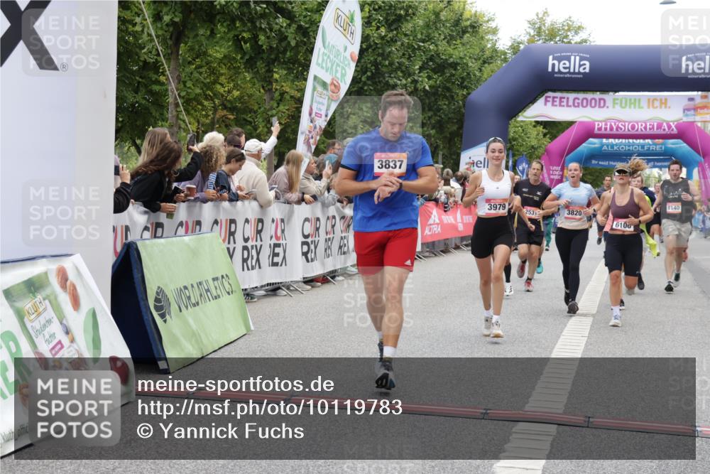 06.09.2026 - CURREX Alsterlauf Yannick Fuchs http://msf.ph/oto/10119783 06.09.2026 10:00:40 Ziel 2124, 2531, 2545, 3604, 3820, 3837, 3848, 3979, 4084, 4577, 4900, 5108, 5467, 5567, 5832, 5833, 6106, 6180, 6187, 6257, 6436, 8063, 8068, 8140 meine-sportfotos.de