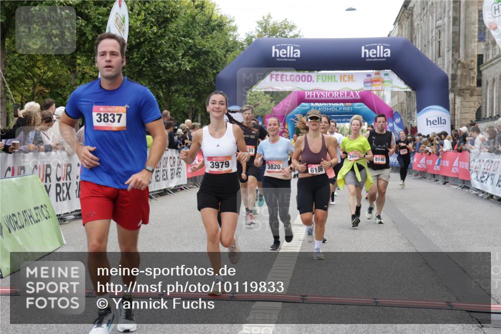 06.09.2026 - CURREX Alsterlauf Yannick Fuchs http://msf.ph/oto/10119833 06.09.2026 10:00:41 Ziel 2531, 3604, 3820, 3837, 3848, 3979, 4084, 4577, 4900, 5108, 5467, 5567, 5832, 5833, 5930, 6106, 6180, 6187, 6257, 6436, 8063, 8068, 8140 meine-sportfotos.de