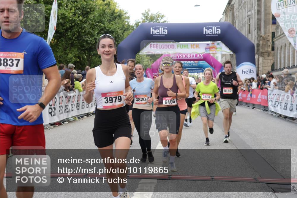 06.09.2026 - CURREX Alsterlauf Yannick Fuchs http://msf.ph/oto/10119865 06.09.2026 10:00:42 Ziel 2531, 2698, 3604, 3820, 3837, 3848, 3979, 4084, 4577, 4900, 5108, 5467, 5519, 5567, 5832, 5833, 5930, 6106, 6187, 6257, 8068, 8140 meine-sportfotos.de
