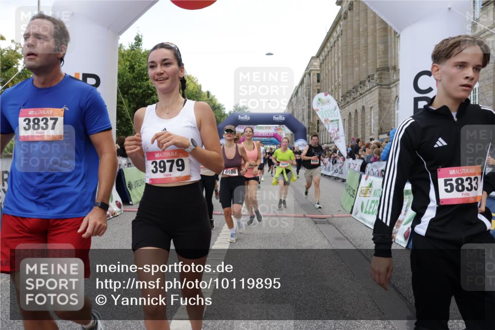 06.09.2026 - CURREX Alsterlauf Yannick Fuchs http://msf.ph/oto/10119895 06.09.2026 10:00:43 Ziel 2531, 2698, 3604, 3820, 3837, 3848, 3979, 4084, 4900, 5108, 5240, 5467, 5519, 5724, 5832, 5833, 5930, 6106, 6187, 6257, 6397, 6480, 8068, 8140 meine-sportfotos.de