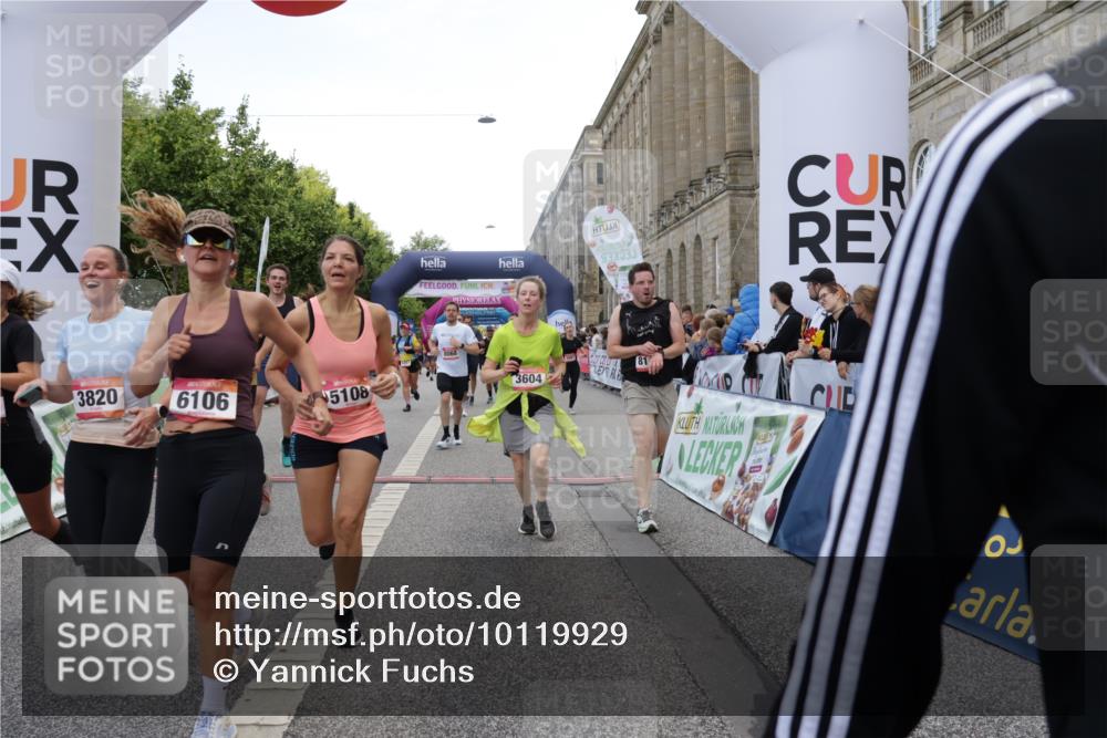 06.09.2026 - CURREX Alsterlauf Yannick Fuchs http://msf.ph/oto/10119929 06.09.2026 10:00:44 Ziel 2531, 2698, 3068, 3295, 3604, 3820, 3837, 3979, 4084, 5108, 5240, 5519, 5724, 5833, 5930, 6106, 6187, 6257, 6397, 6480, 8068, 8140 meine-sportfotos.de