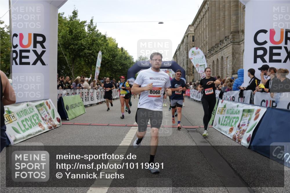 06.09.2026 - CURREX Alsterlauf Yannick Fuchs http://msf.ph/oto/10119991 06.09.2026 10:00:46 Ziel 2531, 2698, 2849, 3068, 3274, 3295, 3604, 3820, 3837, 3979, 4084, 5077, 5108, 5240, 5519, 5577, 5724, 5930, 6106, 6257, 6397, 6480, 8068, 8140, 8293 meine-sportfotos.de