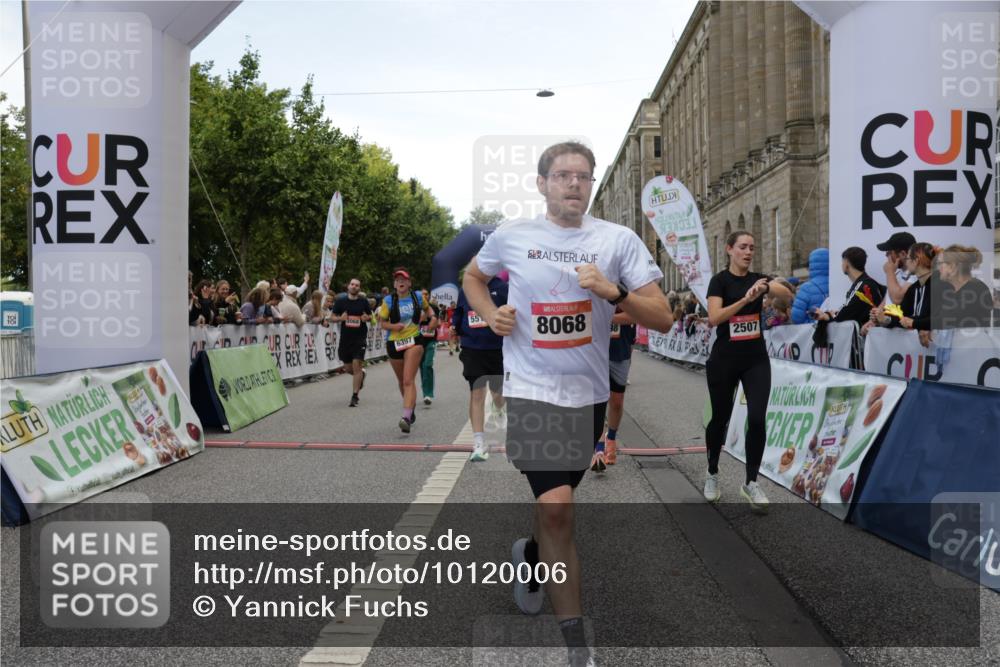 06.09.2026 - CURREX Alsterlauf Yannick Fuchs http://msf.ph/oto/10120006 06.09.2026 10:00:47 Ziel 2531, 2698, 2849, 2895, 3068, 3274, 3295, 3604, 3820, 3837, 3979, 4084, 5077, 5108, 5240, 5519, 5577, 5724, 5930, 6106, 6257, 6397, 6480, 8068, 8140, 8293 meine-sportfotos.de