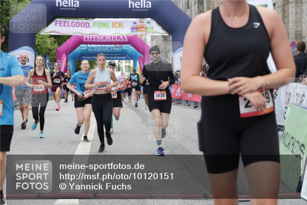06.09.2026 - CURREX Alsterlauf Yannick Fuchs http://msf.ph/oto/10120151 06.09.2026 10:00:53 Ziel 2251, 2698, 2849, 2895, 3068, 3274, 3295, 3634, 3635, 3726, 3727, 3735, 4414, 5077, 5240, 5460, 5519, 5577, 5724, 5930, 6283, 6397, 6480, 8207, 8293 meine-sportfotos.de
