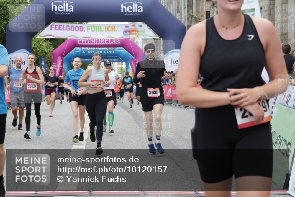 06.09.2026 - CURREX Alsterlauf Yannick Fuchs http://msf.ph/oto/10120157 06.09.2026 10:00:53 Ziel 2251, 2698, 2849, 2895, 3068, 3274, 3295, 3634, 3635, 3726, 3727, 3735, 4414, 5077, 5240, 5460, 5519, 5577, 5724, 5930, 6283, 6397, 6480, 8207, 8293 meine-sportfotos.de