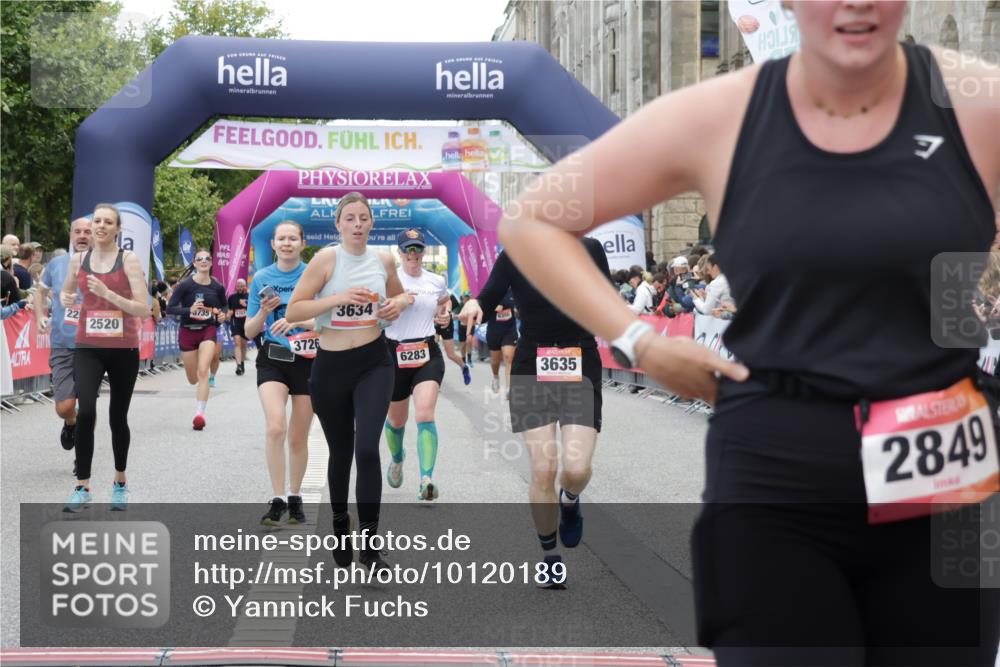 06.09.2026 - CURREX Alsterlauf Yannick Fuchs http://msf.ph/oto/10120189 06.09.2026 10:00:54 Ziel 2251, 2698, 2849, 2895, 3068, 3274, 3295, 3634, 3635, 3726, 3727, 3735, 4414, 5077, 5240, 5460, 5519, 5577, 5724, 6283, 6397, 6480, 8207, 8293 meine-sportfotos.de