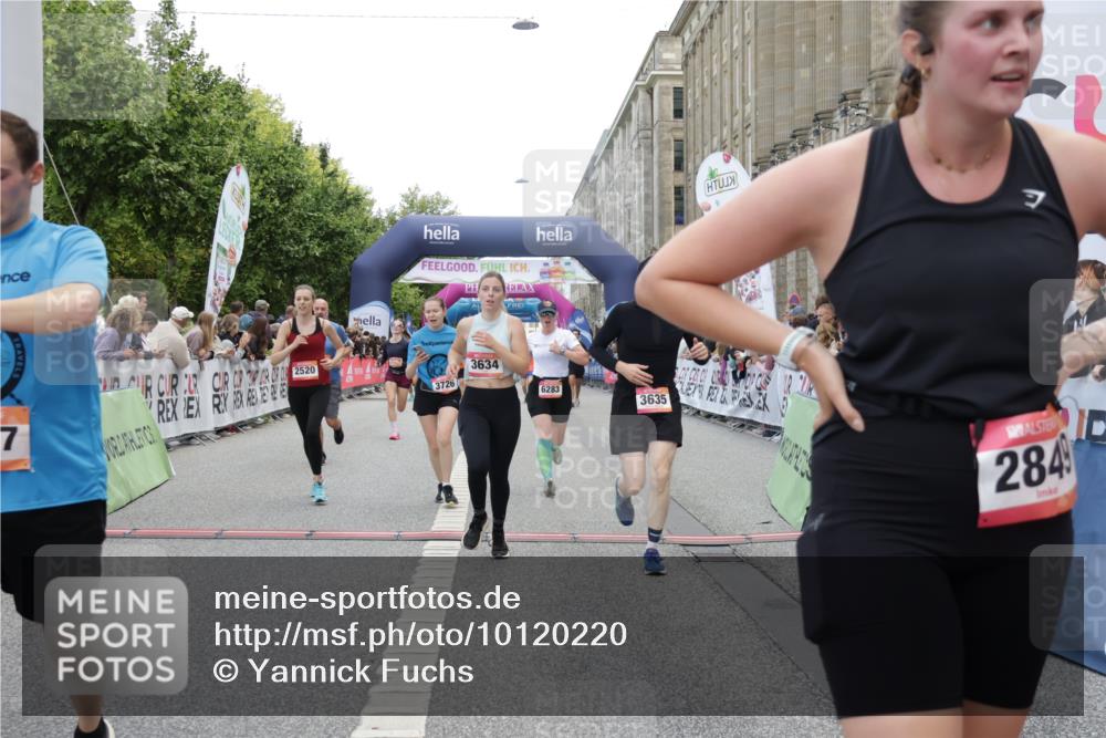 06.09.2026 - CURREX Alsterlauf Yannick Fuchs http://msf.ph/oto/10120220 06.09.2026 10:00:55 Ziel 2251, 2849, 2895, 3068, 3274, 3295, 3634, 3635, 3726, 3727, 3735, 4414, 5077, 5240, 5460, 5577, 5724, 6283, 6397, 6480, 8207, 8293 meine-sportfotos.de