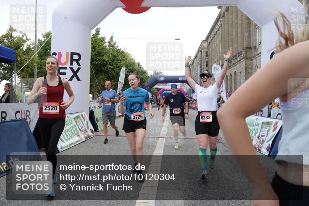 06.09.2026 - CURREX Alsterlauf Yannick Fuchs http://msf.ph/oto/10120304 06.09.2026 10:00:57 Ziel 2251, 2849, 2895, 3274, 3634, 3635, 3726, 3727, 3735, 4414, 4914, 5077, 5145, 5387, 5460, 5577, 6283, 6356, 8207, 8293 meine-sportfotos.de