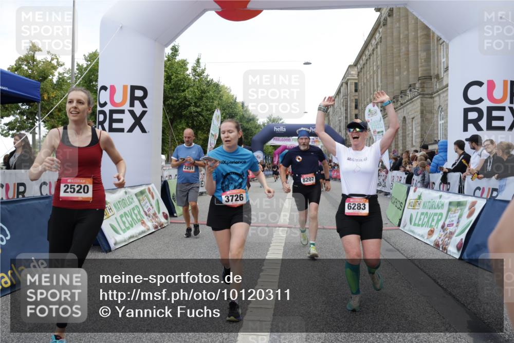 06.09.2026 - CURREX Alsterlauf Yannick Fuchs http://msf.ph/oto/10120311 06.09.2026 10:00:57 Ziel 2251, 2849, 2895, 3274, 3634, 3635, 3726, 3727, 3735, 4414, 4914, 5077, 5145, 5387, 5460, 5577, 6283, 6356, 8207, 8293 meine-sportfotos.de