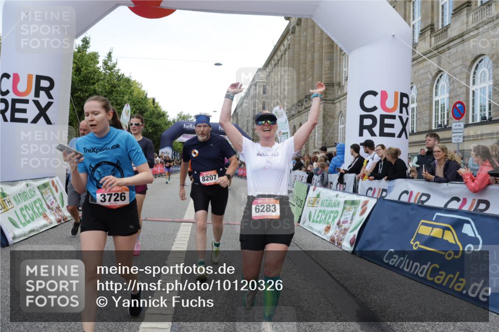 06.09.2026 - CURREX Alsterlauf Yannick Fuchs http://msf.ph/oto/10120326 06.09.2026 10:00:57 Ziel 2251, 2849, 2895, 3274, 3634, 3635, 3726, 3727, 3735, 4414, 4914, 5077, 5145, 5387, 5460, 5577, 6283, 6356, 8207, 8293 meine-sportfotos.de