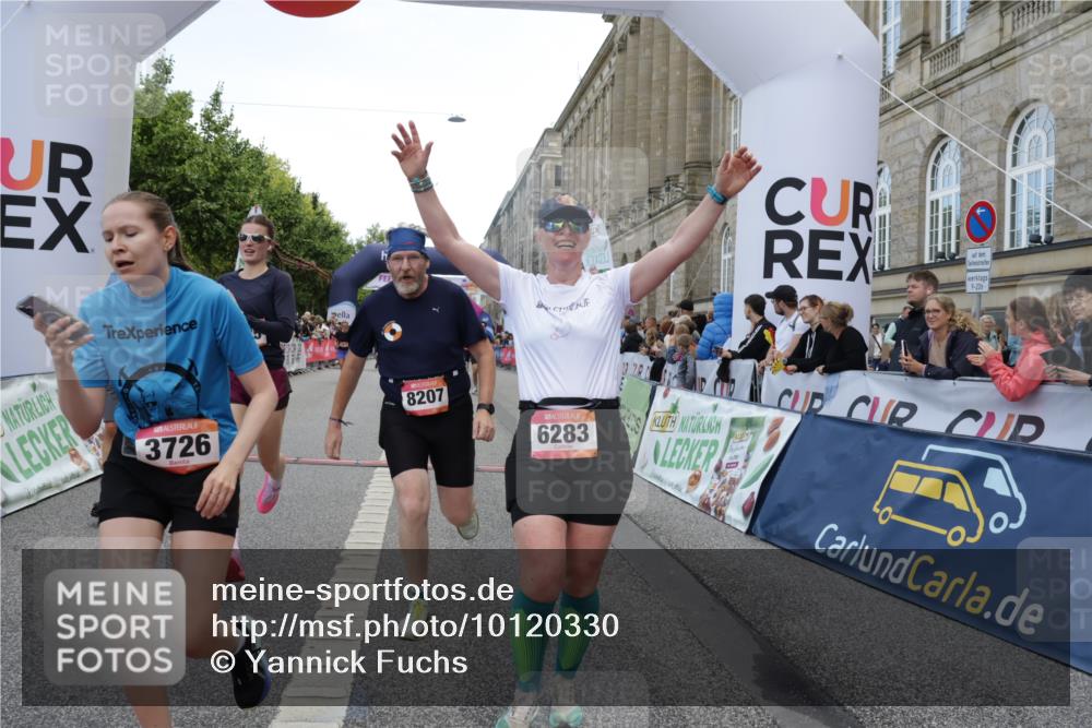 06.09.2026 - CURREX Alsterlauf Yannick Fuchs http://msf.ph/oto/10120330 06.09.2026 10:00:57 Ziel 2251, 2849, 2895, 3274, 3634, 3635, 3726, 3727, 3735, 4414, 4914, 5077, 5145, 5387, 5460, 5577, 6283, 6356, 8207, 8293 meine-sportfotos.de