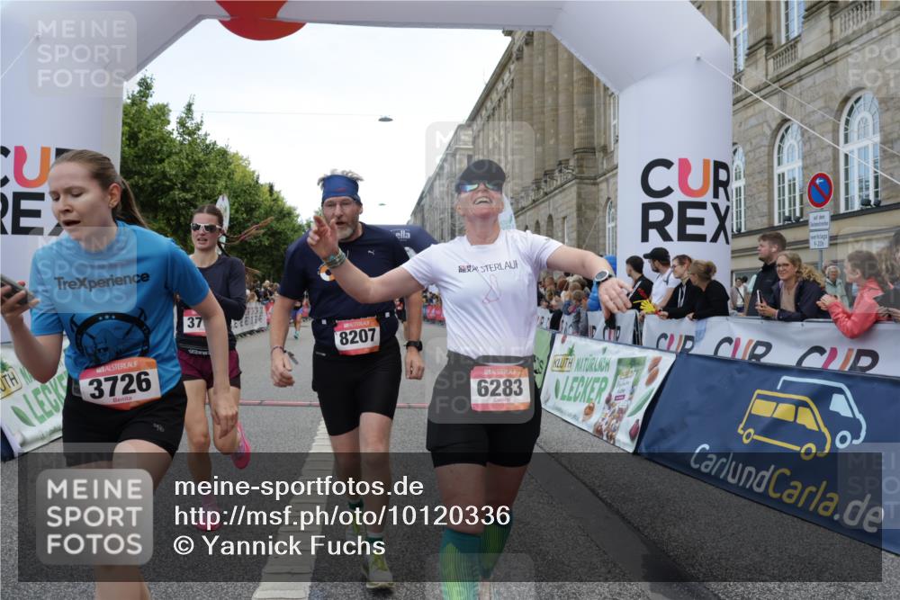 06.09.2026 - CURREX Alsterlauf Yannick Fuchs http://msf.ph/oto/10120336 06.09.2026 10:00:57 Ziel 2251, 2849, 2895, 3274, 3634, 3635, 3726, 3727, 3735, 4414, 4914, 5077, 5145, 5387, 5460, 5577, 6283, 6356, 8207, 8293 meine-sportfotos.de