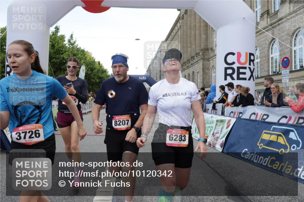 06.09.2026 - CURREX Alsterlauf Yannick Fuchs http://msf.ph/oto/10120342 06.09.2026 10:00:58 Ziel 2251, 2895, 3274, 3634, 3635, 3726, 3727, 3735, 4414, 4914, 5077, 5145, 5387, 5460, 6283, 6356, 8207 meine-sportfotos.de