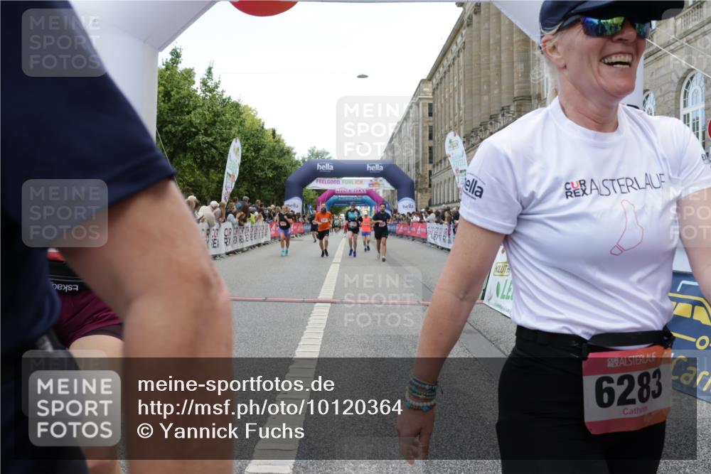 06.09.2026 - CURREX Alsterlauf Yannick Fuchs http://msf.ph/oto/10120364 06.09.2026 10:00:58 Ziel 2251, 2895, 3274, 3634, 3635, 3726, 3727, 3735, 4414, 4914, 5077, 5145, 5387, 5460, 6283, 6356, 8207 meine-sportfotos.de