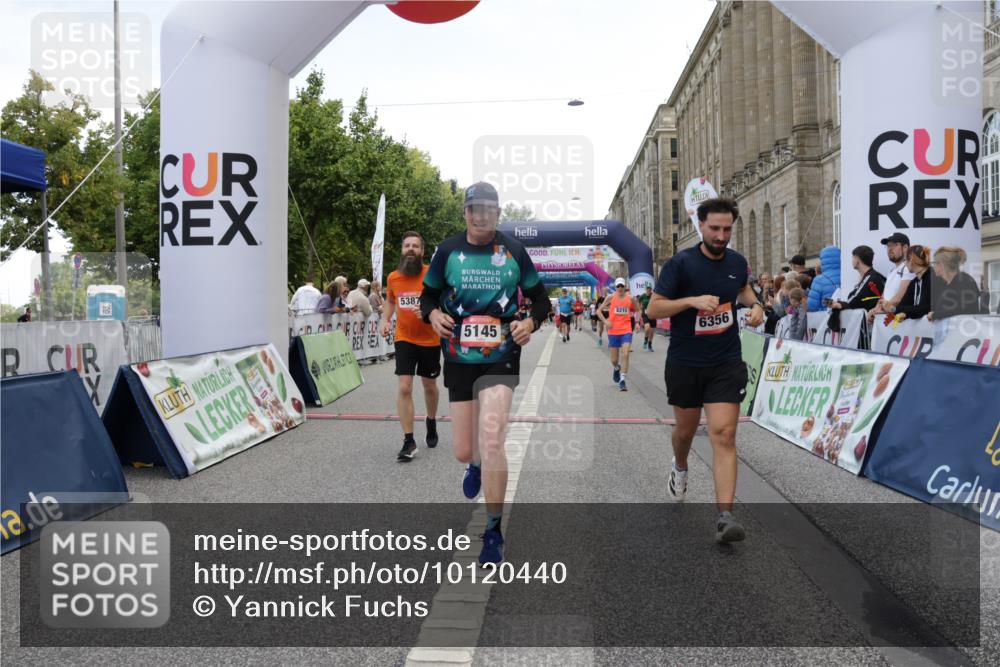 06.09.2026 - CURREX Alsterlauf Yannick Fuchs http://msf.ph/oto/10120440 06.09.2026 10:01:03 Ziel 2251, 3312, 3735, 3941, 4628, 4914, 5145, 5387, 6250, 6283, 6353, 6356, 8207, 8215 meine-sportfotos.de