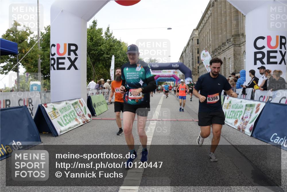 06.09.2026 - CURREX Alsterlauf Yannick Fuchs http://msf.ph/oto/10120447 06.09.2026 10:01:03 Ziel 2251, 3312, 3735, 3941, 4628, 4914, 5145, 5387, 6250, 6283, 6353, 6356, 8207, 8215 meine-sportfotos.de