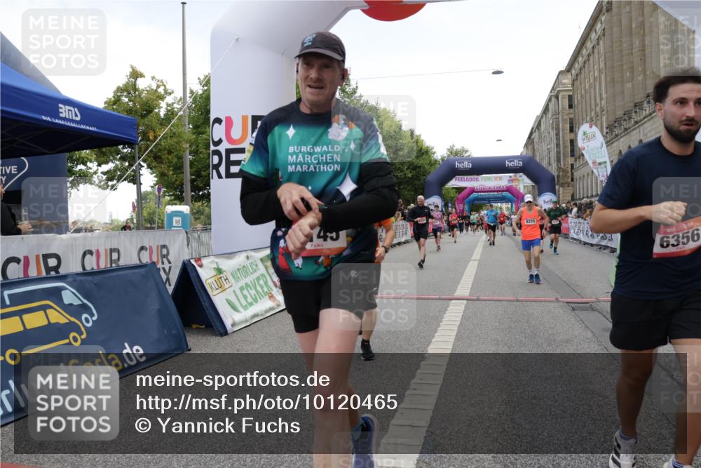 06.09.2026 - CURREX Alsterlauf Yannick Fuchs http://msf.ph/oto/10120465 06.09.2026 10:01:03 Ziel 2251, 3312, 3735, 3941, 4628, 4914, 5145, 5387, 6250, 6283, 6353, 6356, 8207, 8215 meine-sportfotos.de
