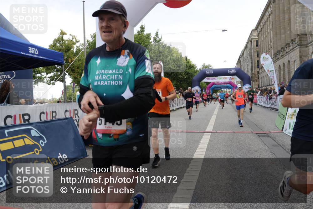 06.09.2026 - CURREX Alsterlauf Yannick Fuchs http://msf.ph/oto/10120472 06.09.2026 10:01:03 Ziel 2251, 3312, 3735, 3941, 4628, 4914, 5145, 5387, 6250, 6283, 6353, 6356, 8207, 8215 meine-sportfotos.de
