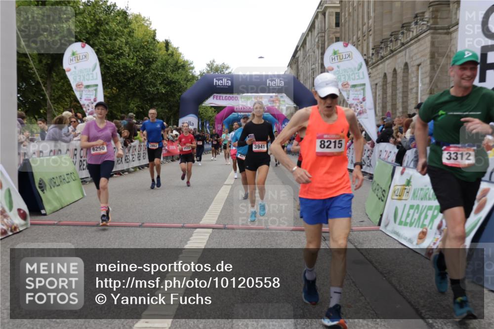 06.09.2026 - CURREX Alsterlauf Yannick Fuchs http://msf.ph/oto/10120558 06.09.2026 10:01:07 Ziel 2882, 3312, 3941, 4418, 4533, 4628, 4914, 5145, 5387, 6250, 6353, 6356, 8120, 8215 meine-sportfotos.de