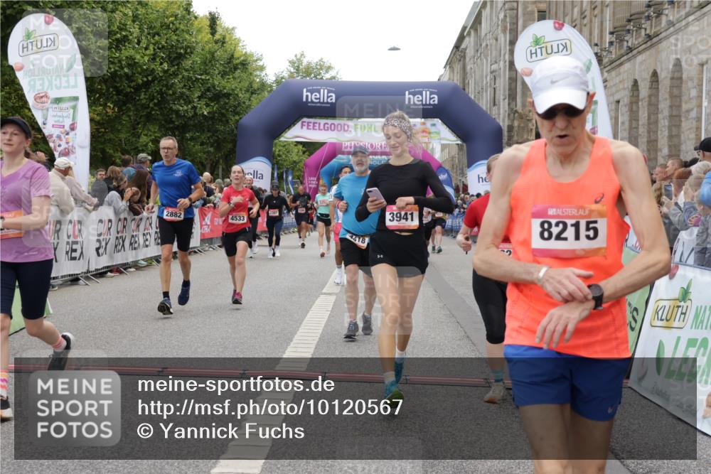 06.09.2026 - CURREX Alsterlauf Yannick Fuchs http://msf.ph/oto/10120567 06.09.2026 10:01:07 Ziel 2882, 3312, 3941, 4418, 4533, 4628, 4914, 5145, 5387, 6250, 6353, 6356, 8120, 8215 meine-sportfotos.de