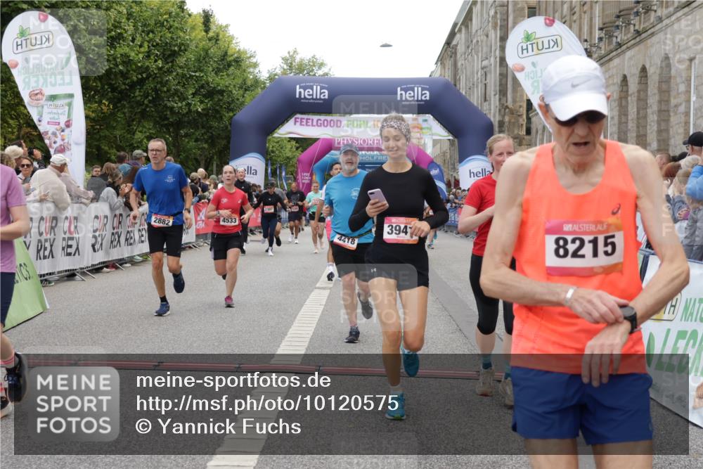 06.09.2026 - CURREX Alsterlauf Yannick Fuchs http://msf.ph/oto/10120575 06.09.2026 10:01:07 Ziel 2882, 3312, 3941, 4418, 4533, 4628, 4914, 5145, 5387, 6250, 6353, 6356, 8120, 8215 meine-sportfotos.de