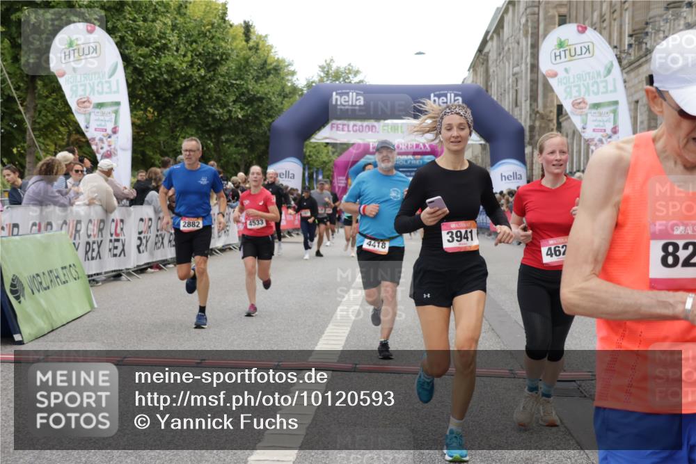 06.09.2026 - CURREX Alsterlauf Yannick Fuchs http://msf.ph/oto/10120593 06.09.2026 10:01:08 Ziel 2307, 2882, 3312, 3941, 4120, 4418, 4533, 4628, 4914, 5092, 5145, 5387, 6250, 6353, 6356, 6384, 8120, 8215 meine-sportfotos.de