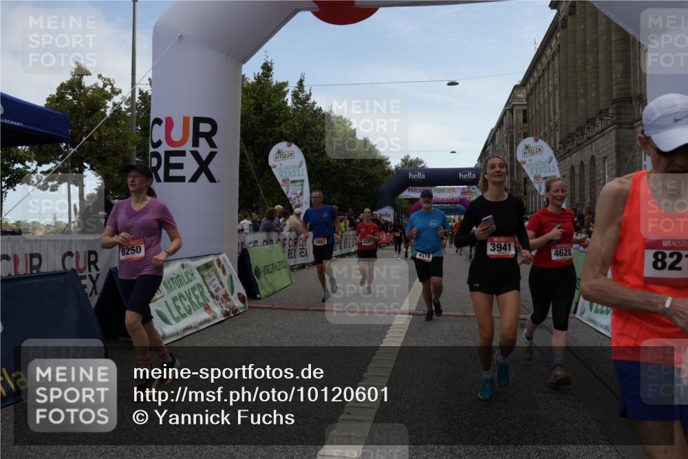 06.09.2026 - CURREX Alsterlauf Yannick Fuchs http://msf.ph/oto/10120601 06.09.2026 10:01:08 Ziel 2307, 2882, 3312, 3941, 4120, 4418, 4533, 4628, 4914, 5092, 5145, 5387, 6250, 6353, 6356, 6384, 8120, 8215 meine-sportfotos.de