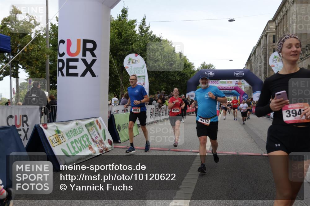 06.09.2026 - CURREX Alsterlauf Yannick Fuchs http://msf.ph/oto/10120622 06.09.2026 10:01:09 Ziel 2307, 2882, 3312, 3941, 4120, 4418, 4533, 4628, 4914, 5092, 5145, 5317, 5387, 5785, 6250, 6353, 6356, 6384, 8120, 8215 meine-sportfotos.de